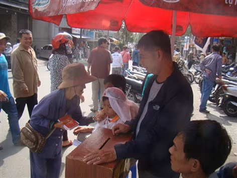 Góp tiền làm tang cho gia đình 4 người chết cháy