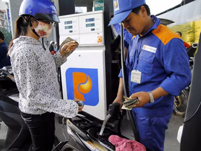 Với người dân, giá xăng dầu vẫn đang là dấu hỏi Ảnh: Xuân Phú