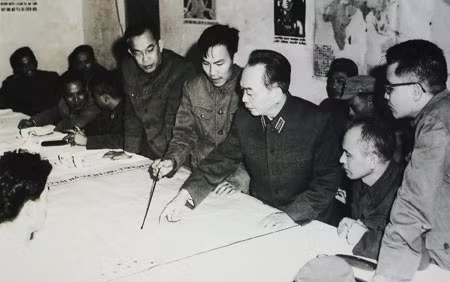 Bộ trưởng Phùng Quang Thanh thăm, chúc mừng Đại tướng Võ Nguyên Giáp