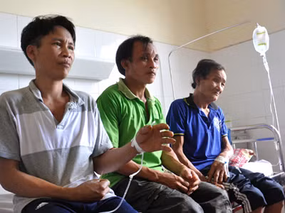 Cấp đất xây nhà cho cha con 'người rừng'