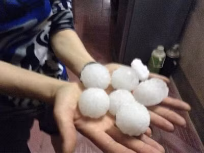 Mưa đá lớn chưa từng có, hơn 30 người bị thương