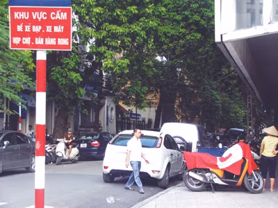 Đề xuất tăng phí sử dụng hè, lề đường trông giữ ô tô