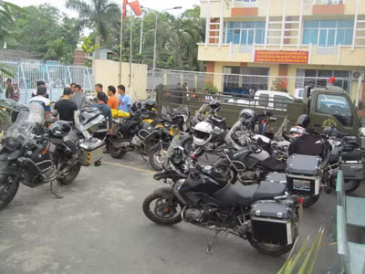 Bắt dàn xe mô tô khủng mang biển số nước ngoài