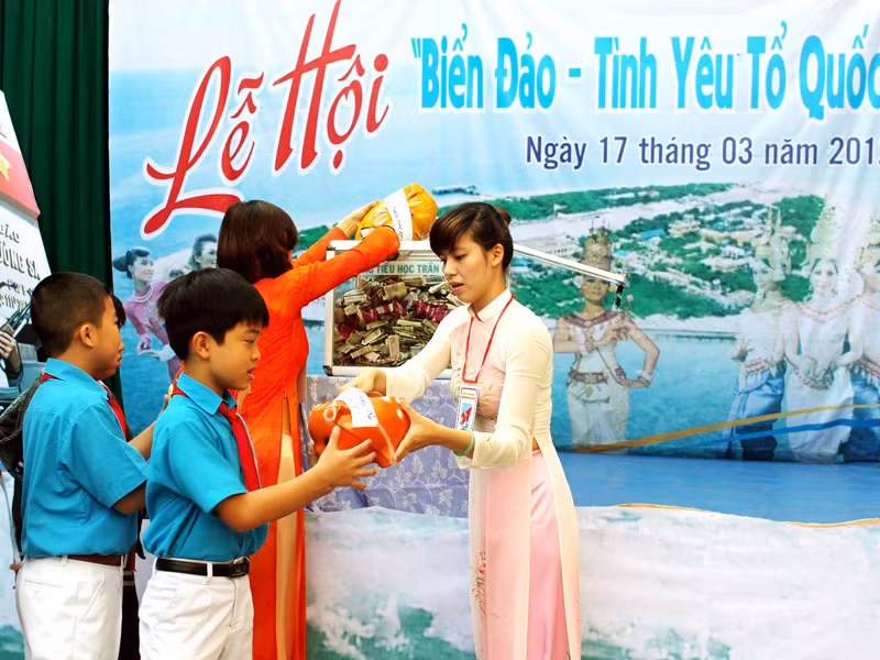 Lễ hội biển đảo với học trò