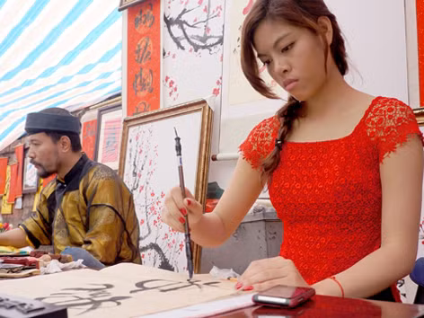 'Bà đồ' xinh đẹp thảo chữ đầu năm