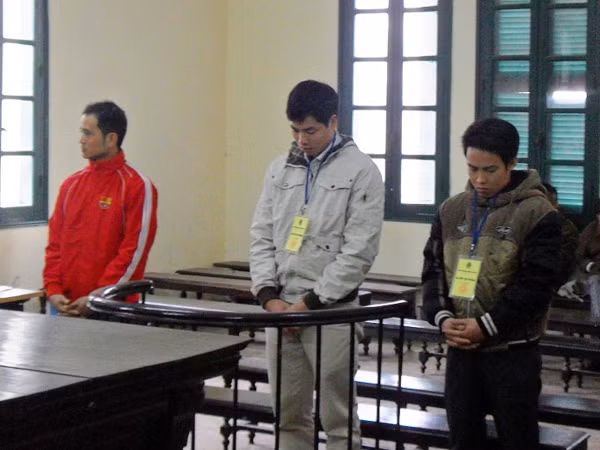 Ba bị cáo trước vành móng ngựa là chưa đủ?