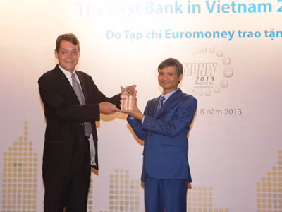 Eximbank nhận giải thưởng “Ngân hàng Tốt nhất Việt Nam 2013”
