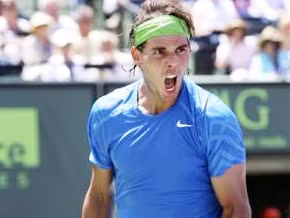 Nadal hoãn ngày trở lại sân đấu