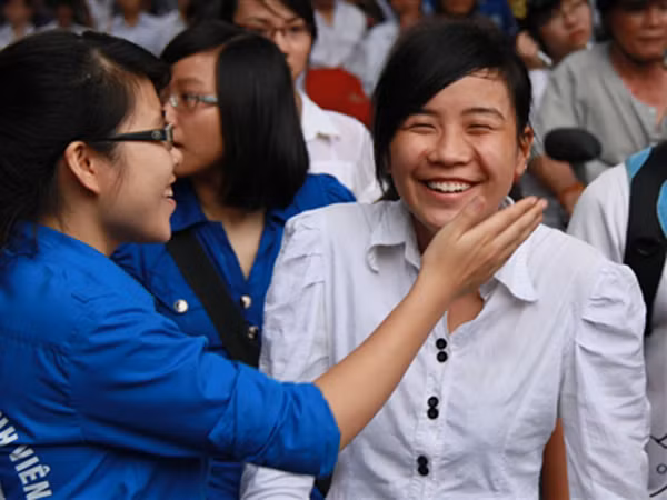 Nụ cười sĩ tử sau ngày thi căng thẳng