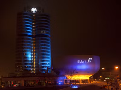 BMW ra mắt nhãn phụ “i”