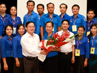 ‘Thủ lĩnh’ thanh niên Lào thăm báo Tiền Phong