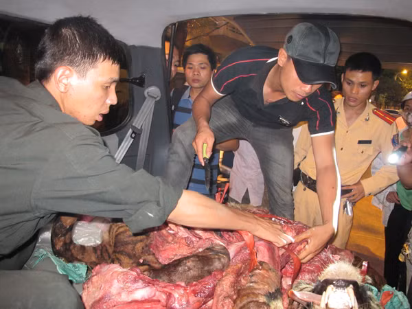 Xác 'ông ba mươi' bị xẻ thịt trên ô tô
