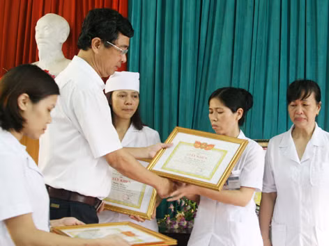 Vụ tiêu cực ở BV Hoài Đức: Nghẹn ngào lễ trao thưởng