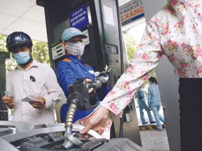Chưa thể giảm giá xăng dầu