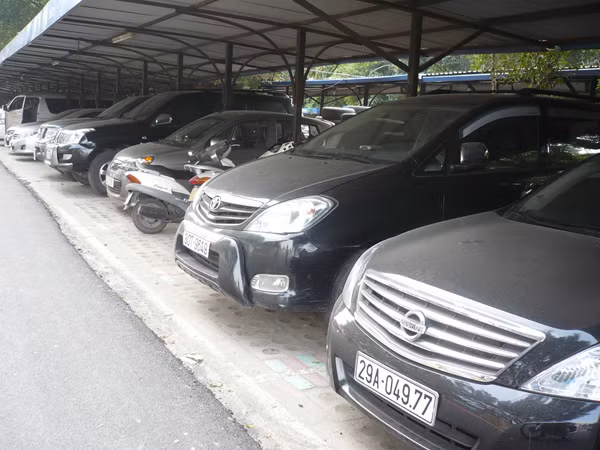 Các điểm đỗ của Hà Nội hiện mới đáp ứng được 10% nhu cầu. Ảnh: Trọng Đảng