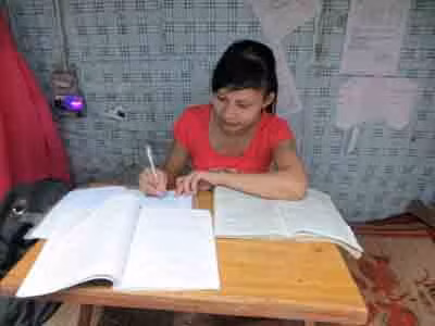 Cô công nhân Cơ Tu ứng thí với 200 ngàn đồng