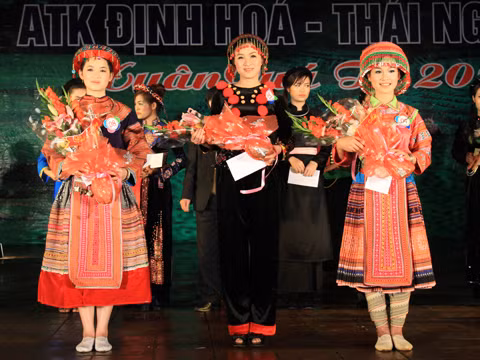 Ngắm nét đẹp của thiếu nữ vùng ATK
