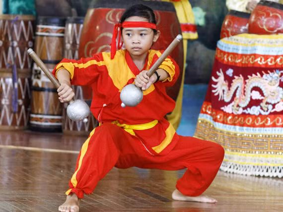 Về Bình Định xem múa roi đi quyền