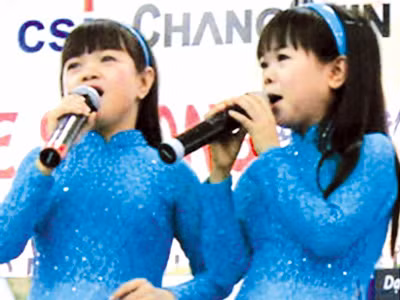Cuộc sống lạc quan của đôi song ca tí hon