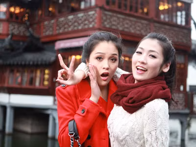 Á hậu Tú Anh, Hoàng Anh cùng đăng ký hiến máu