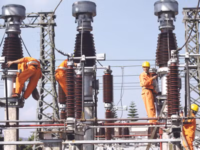 Vẫn là EVN mua áo cho người khác mặc