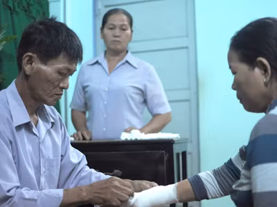 Ba mươi năm chữa bệnh miễn phí