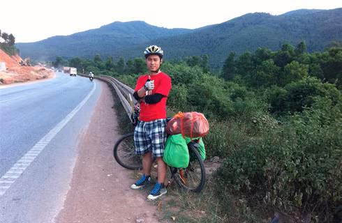 Đạp xe 1.800 km đi học khởi nghiệp