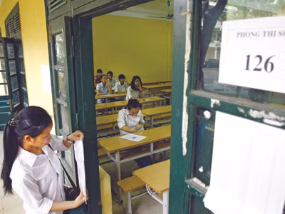 Bắt đầu kì thi Đại học: Băn khoăn với thiết bị thông minh