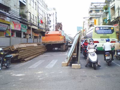 'Lô cốt' xuất hiện ồ ạt trên đường phố