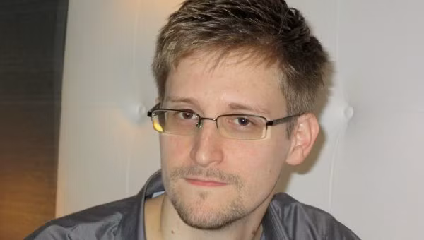 Hé lộ 20 nước Snowden xin tị nạn