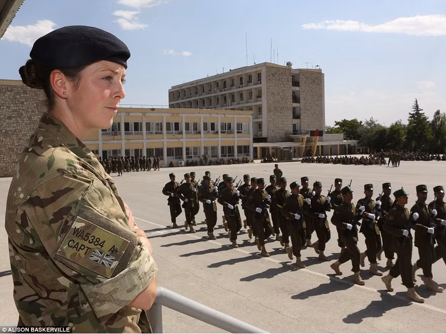 Đội trưởng Susanna Wallis tại Trại Huấn luyện Quân sự Kabul