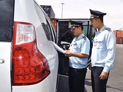 Nhập 25 ngàn ôtô tốn 1,5 triệu trang giấy thủ tục hải quan
