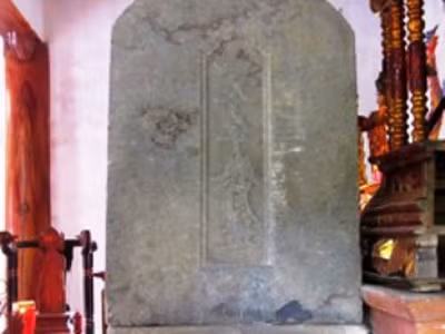 Phát hiện bia đá cổ