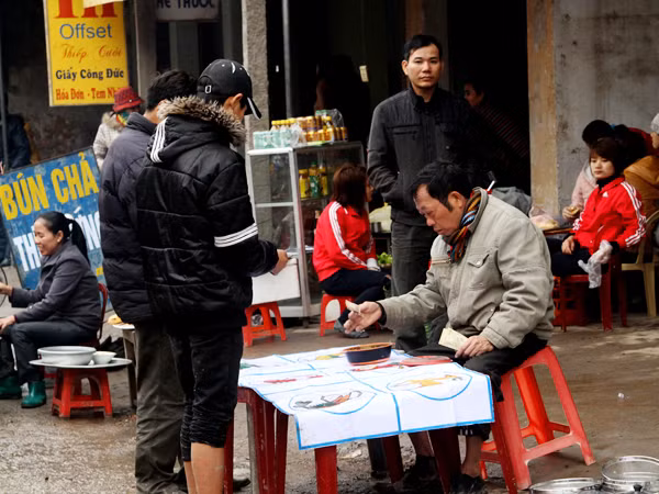Nạn đỏ đen vẫn xuất hiện ở chợ Viềng Nam Giang
