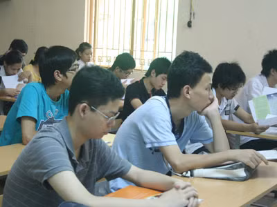 Hà Nội 'nói không' với tại chức, dân lập