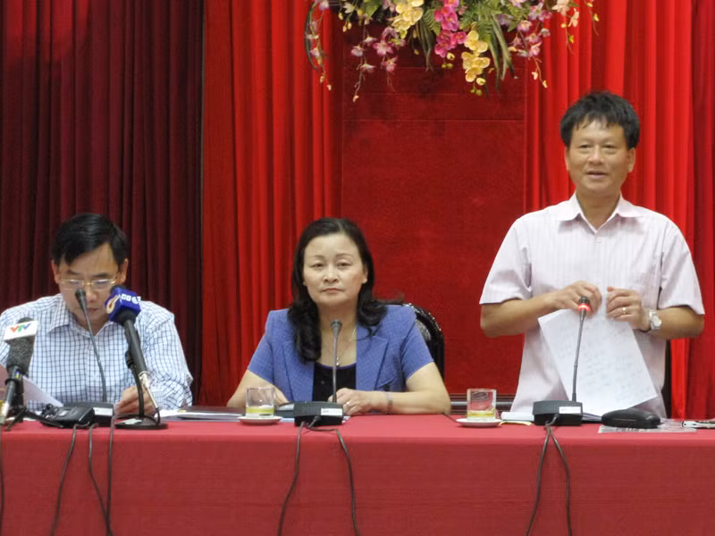 Lãnh đạo Sở Y tế Hà Nội trả lời báo chí ngày 24-7. Ảnh: Tuấn Nguyễn