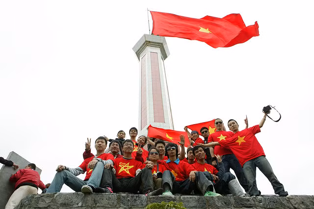 Mang cờ Tổ quốc đến biên giới, hải đảo
