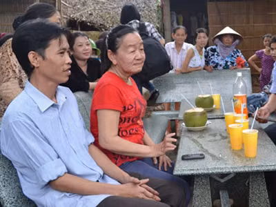 'Cô gái thành bà già' đến TPHCM khám bệnh