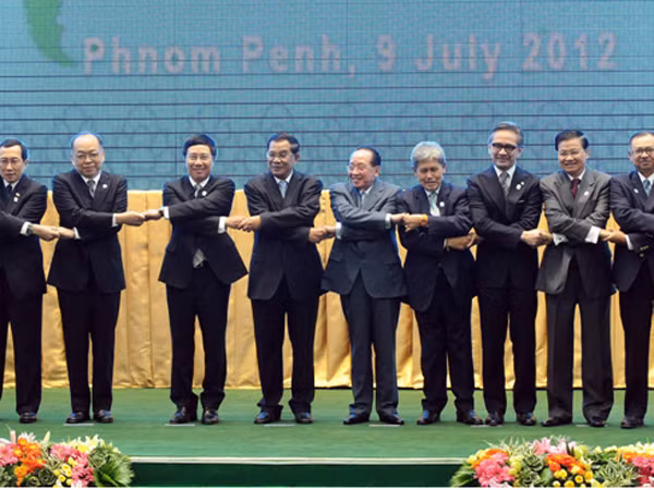 Nhấn mạnh giải quyết hòa bình tranh chấp trên Biển Đông