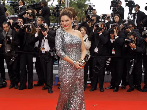 'Biểu tượng sexy' Kelly Brook lộng lẫy tại Cannes
