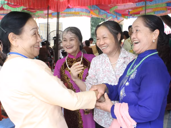Thầy trò, niềm vui ngày gặp lại