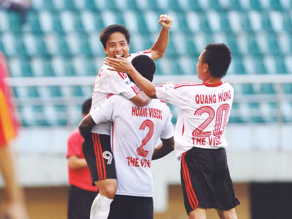 Nghi án tiêu cực bao trùm V.League