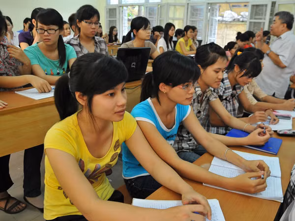 Sinh viên trường ĐHXH&NV Hà Nội trên giảng đường. Ảnh: Hồng Vĩnh