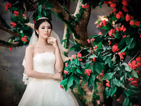 Ngọc Hân kiêu kỳ trong bộ váy cưới tự thiết kế
