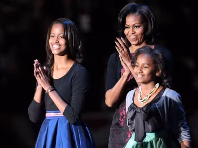 Ông Obama tái đắc cử, con gái càng bị hạn chế Facebook
