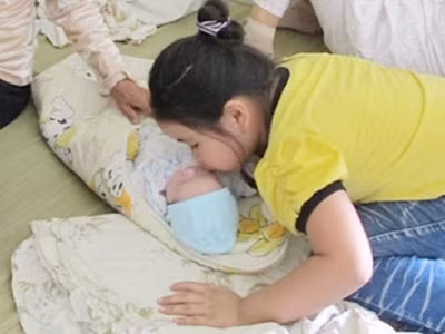 Cháu bé bị bắt cóc về nhà trong niềm vui tràn ngập