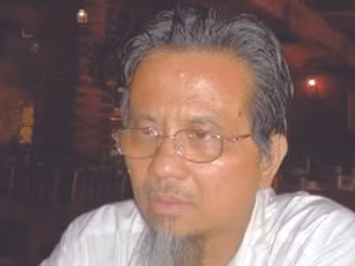Thế Dũng lên đồng lục bát thơ