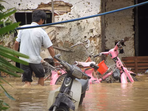 Hồ Vực Mấu xả lũ gây úng ngập, dân không kịp trở tay!