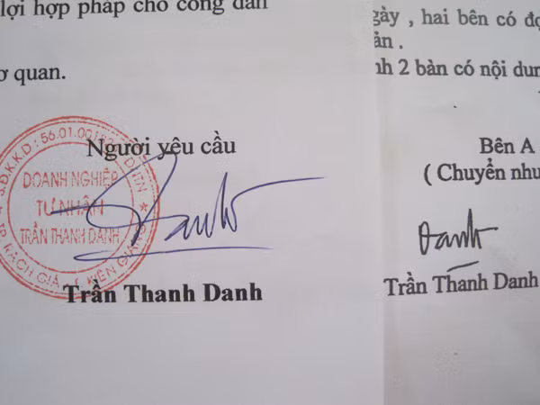 Vợ chồng ông Quốc đã sử dụng chữ ký giả mạo (phải) của ông Danh để sang nhượng 30 ha đất của DNTN Trần Thanh Danh