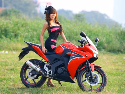 Honda CBR150R 2011: Xe đua 150cc mạnh mẽ